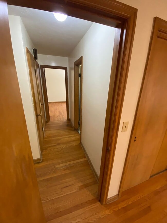 Building Photo - Charming Woods Park Home | 2 Bed | Fenced Yard | Garage | $1800/mo