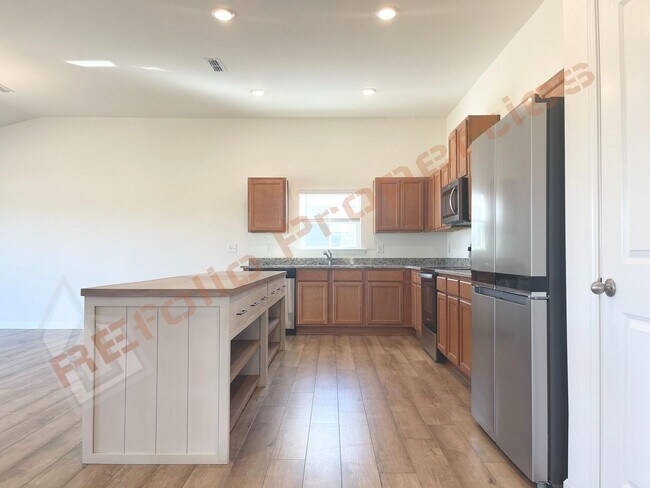 Building Photo - 6117 Oak Psge Dr