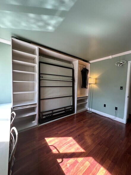 Building Photo - 250 180th Dr