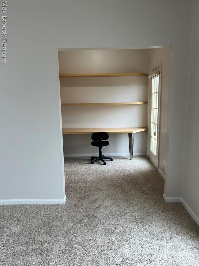 Building Photo - 3255 Camden Dr