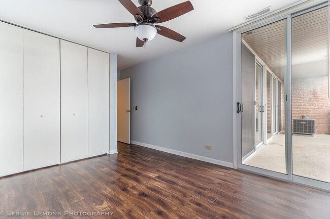 Building Photo - 5900 Oakwood Dr