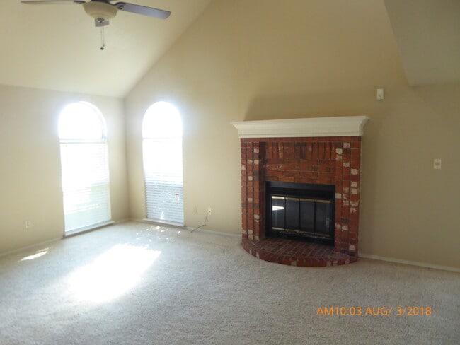 Building Photo - 4302 SW Parkridge Blvd