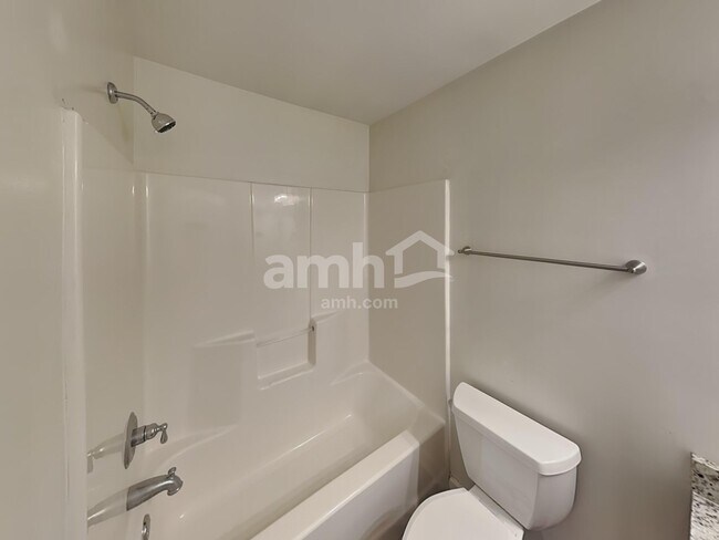 Building Photo - 447 Titans Cir