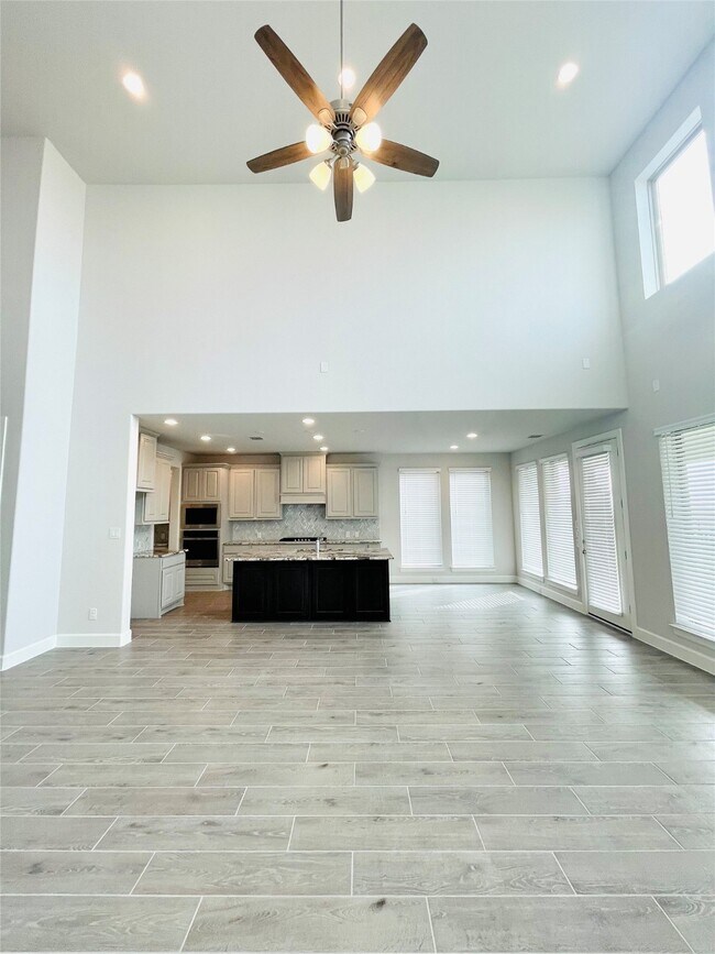 Building Photo - 596 Santa Rosa Hls Dr