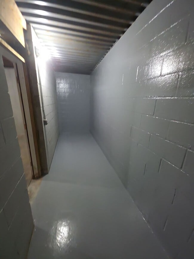 Building Photo - Bright 3 Bedroom Home with Basement, Backyard, and Garage