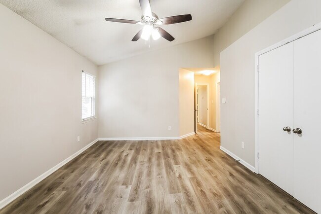 Building Photo - 13839 Poppleton Ct