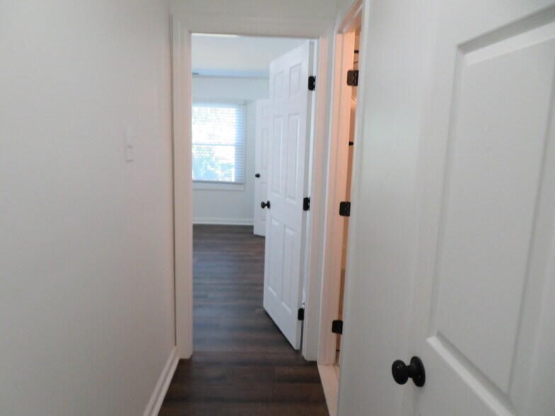 Building Photo - 7895 Pavilion Dr