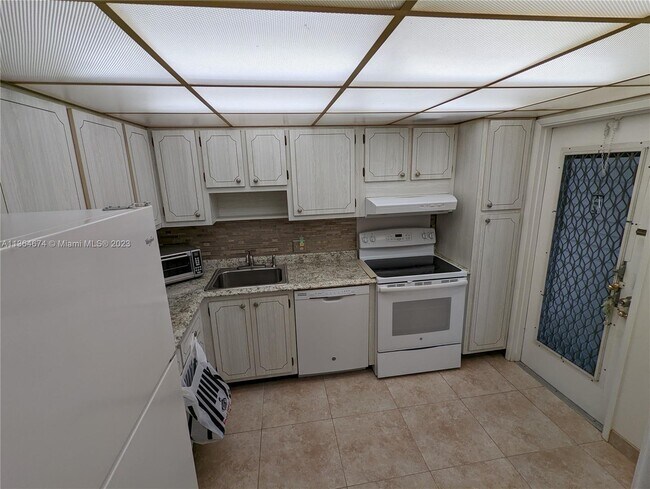 Building Photo - 2600 S Course Dr