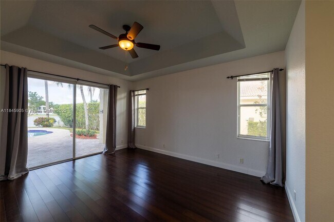 Building Photo - 896 Marina Dr