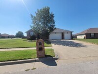 Building Photo - Bent Tree Subdivision - 4 BR - 2 Living Areas - 3 Car