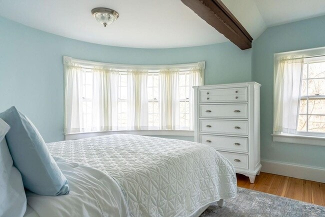 Building Photo - 1 Ella Ter