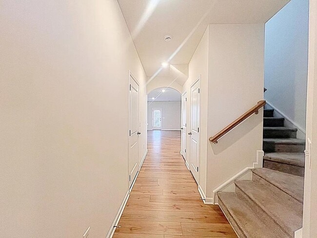 Building Photo - 211 Stellate Pl