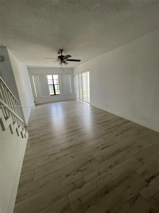 Building Photo - 2580 Coral Springs Dr