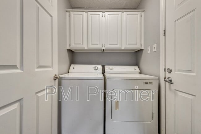 Building Photo - 1220 Royal Crescent Dr