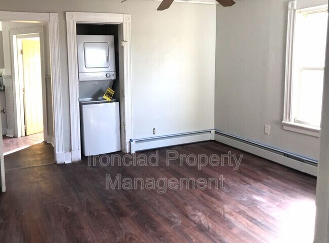 Building Photo - 12 Silver St