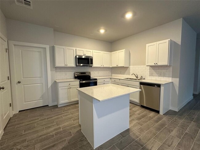 Building Photo - 17190 Lantana Loop