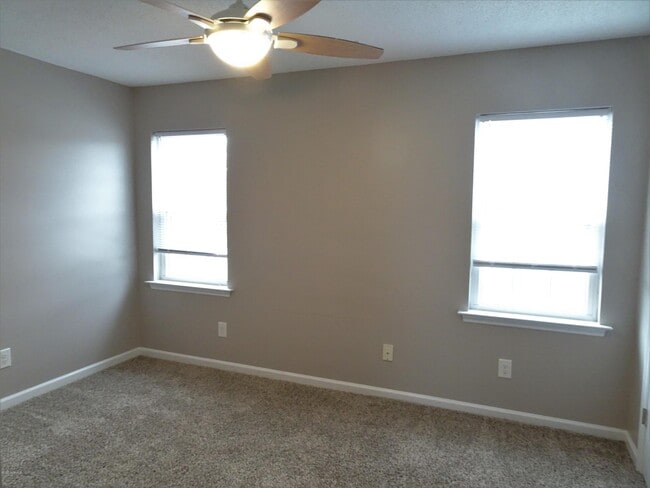 Building Photo - 4001 Grandeur Ave