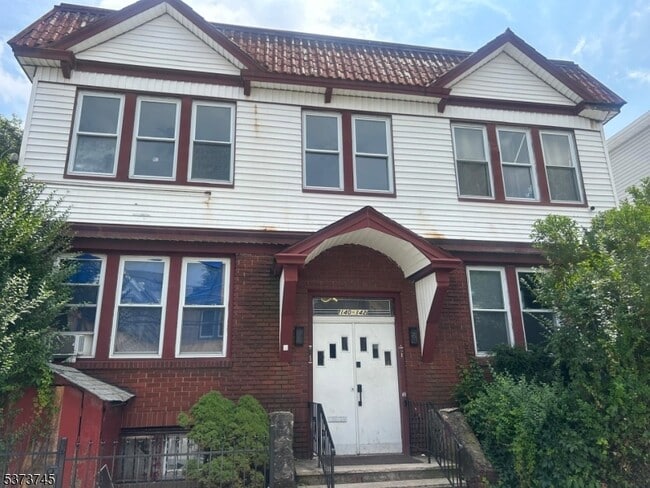 Building Photo - 140 Leslie St