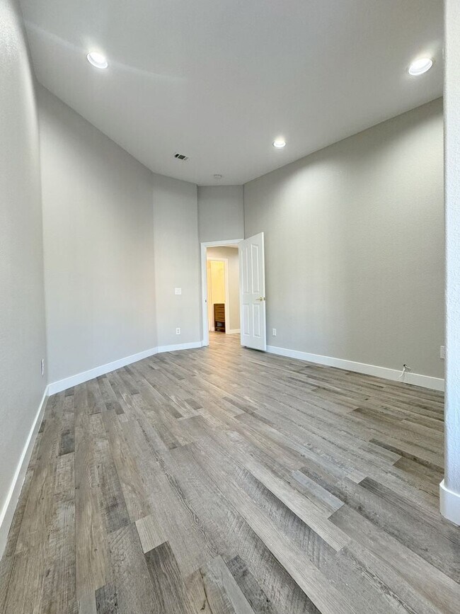 Building Photo - Newly Remolded Open Floor Plan One-Story 3 bedrooms & 2 Baths Home