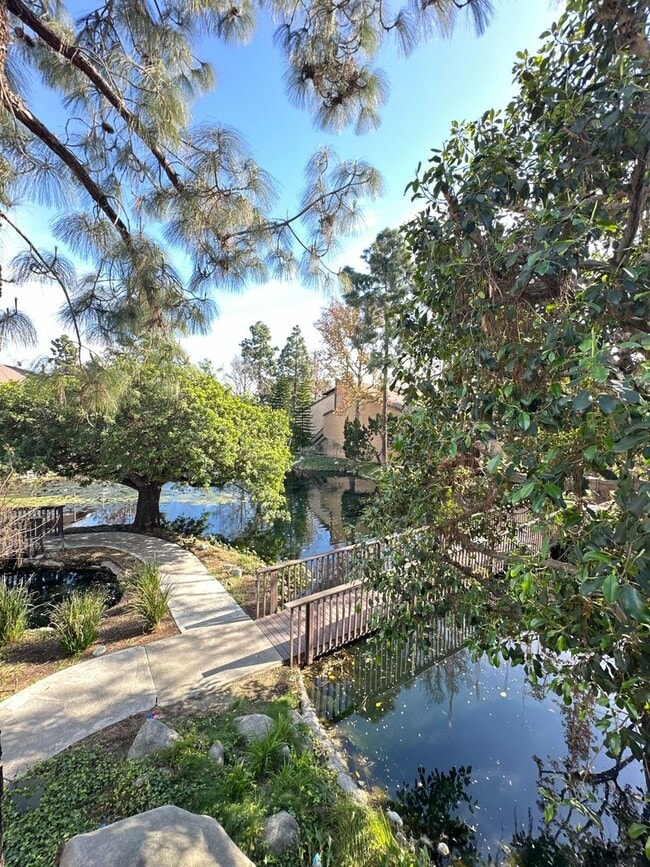 Building Photo - Long Beach 2 bed 2 bath - 2 Car Gar - Gated Community - Great Amenities!