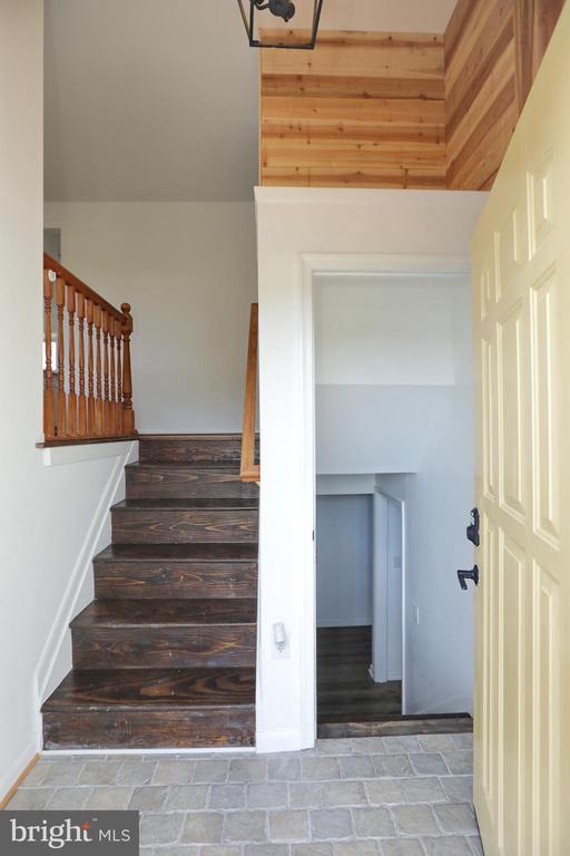 Building Photo - 8530 Wedding Dr