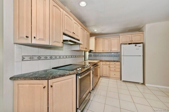 Building Photo - 568 Manville Rd