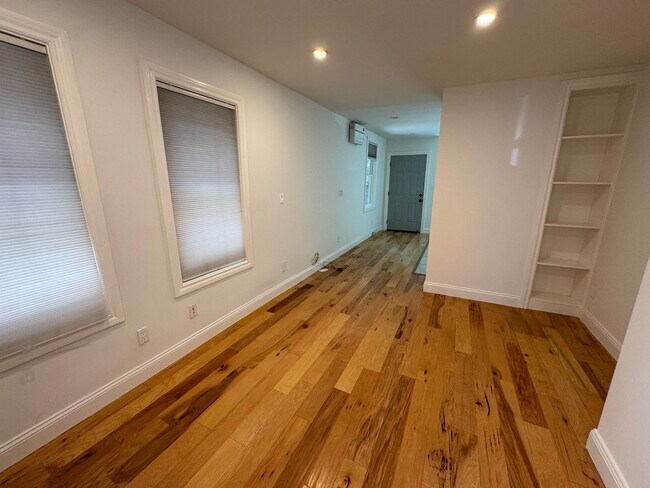 Building Photo - 2713 Sutter St