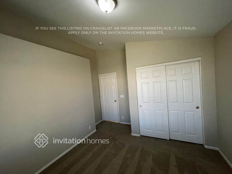 Building Photo - 9331 W Cinnabar Ave