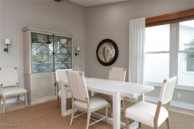 Building Photo - 1310 Charleston Square Dr