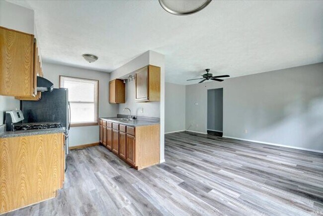 Building Photo - Available now!! Great quiet neighborhood —...