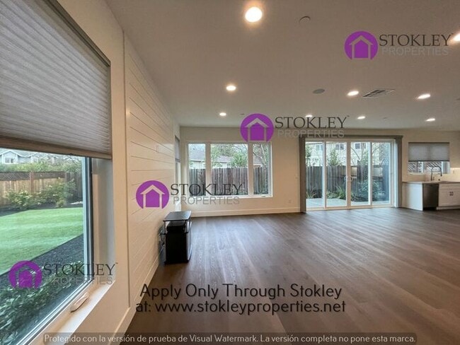 Building Photo - 3184 Manor Ave