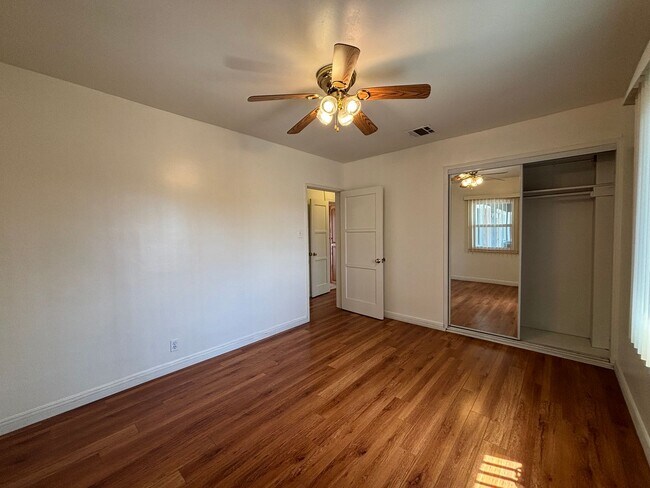 Building Photo - Glenoaks, 625-633 1/2