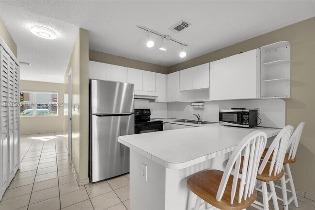 Building Photo - 6263 SW 139th Ave