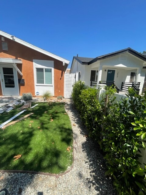 Building Photo - 1419 W 58th Plz