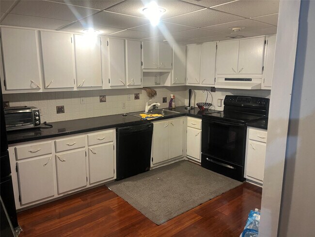 Building Photo - 2940 N Course Dr