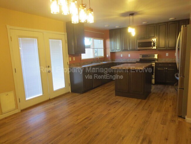 Building Photo - 4808 S Juniper St