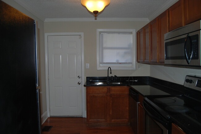 Building Photo - 3 Bedroom 1 Bath House