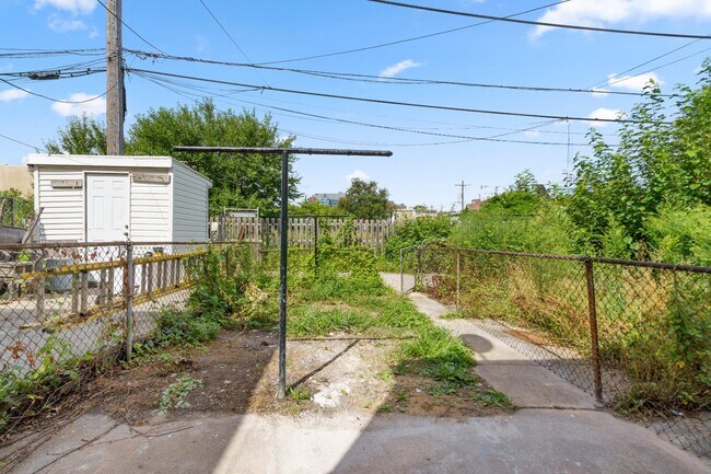 Building Photo - 428 N Patterson Park Ave