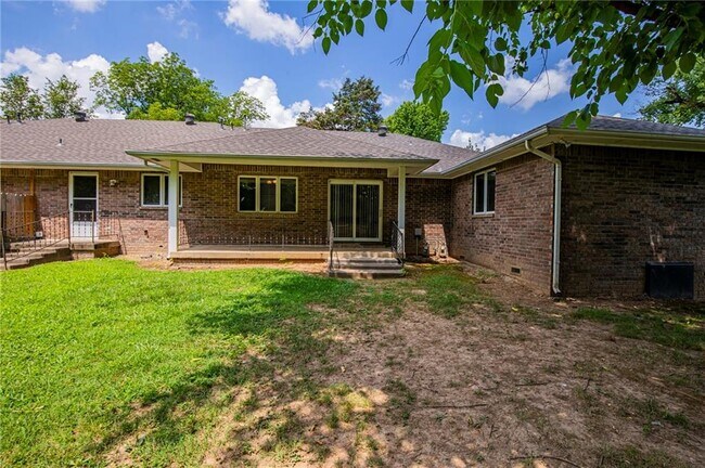 Building Photo - 301 SW C St