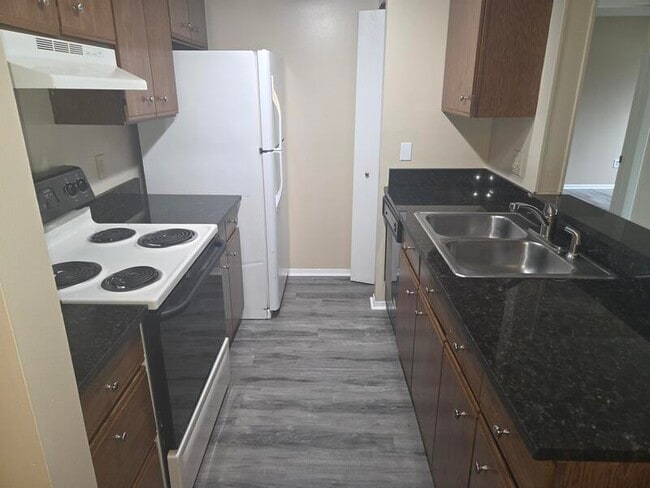 Building Photo - 4240 Village Pkwy Cir E