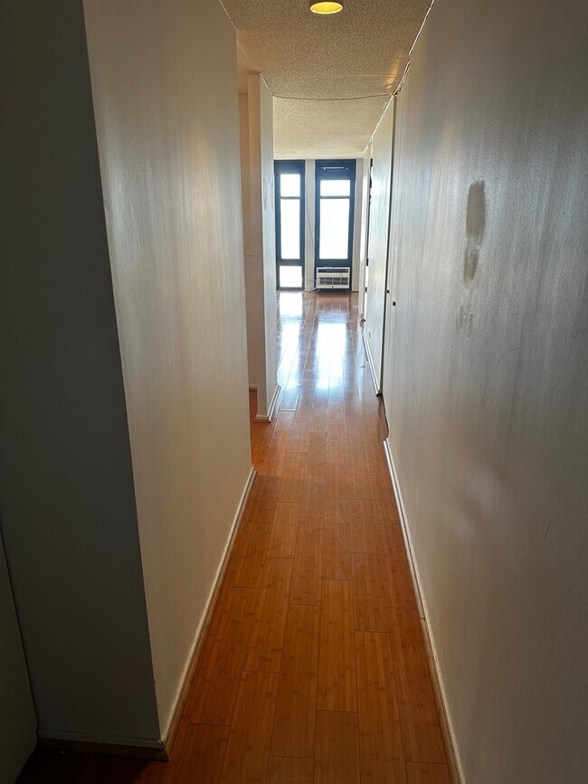 Building Photo - 6700 S South Shore Dr