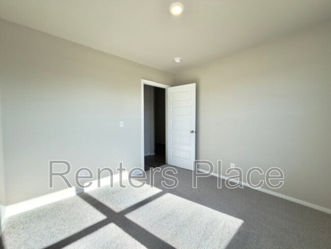 Building Photo - 1004 W Lawton Rd