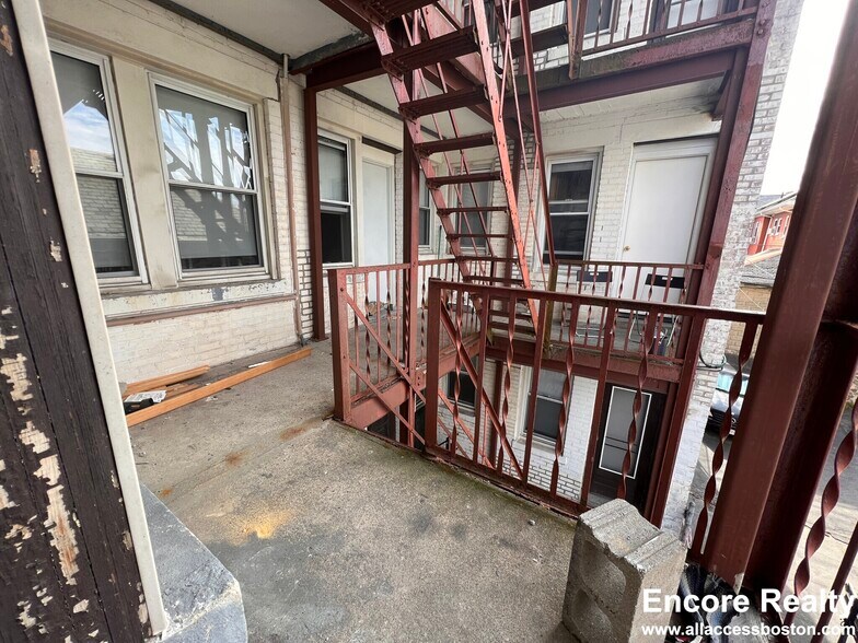 Building Photo - 116 Washington St