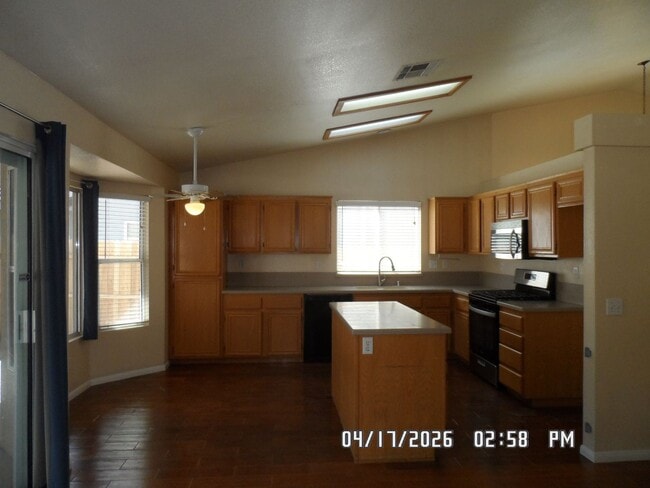 Building Photo - 3 Bedrooms, 2 Bathrooms, approx. 1392 sq. ft., 2 Car Garage, Covered Patio, Fenced, Play house,