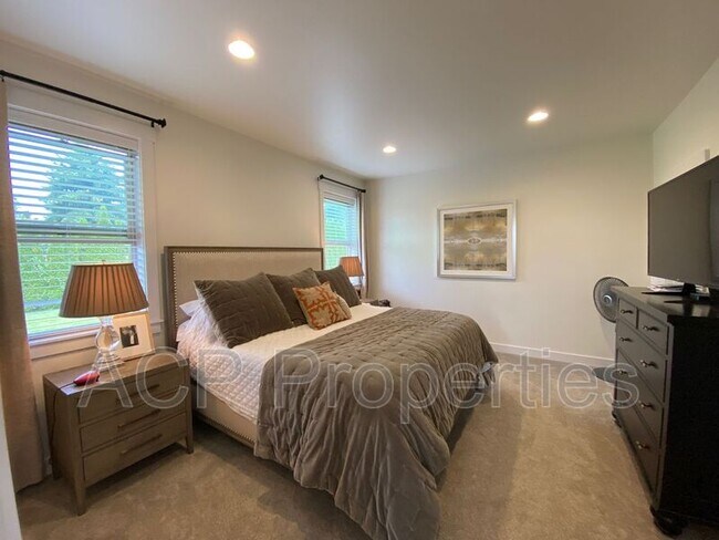 Building Photo - 1285 Salix Ln