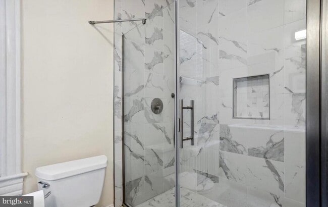 Building Photo - 726 3rd St NE