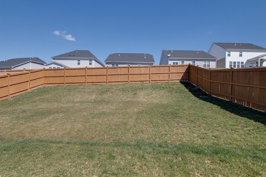 Building Photo - 1989 Stonewater Dr