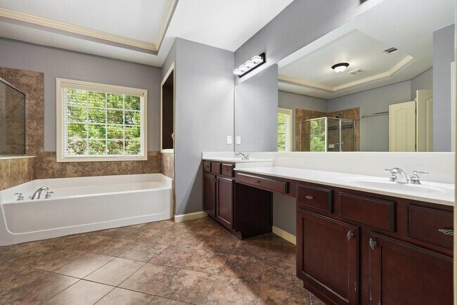 Building Photo - 3888 Fairhill Point