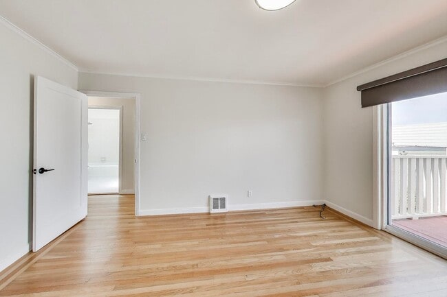 Building Photo - Beautiful Updated 3BD/2BA + Bonus Room Hom...