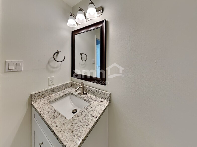 Building Photo - 4002 Ashview Ln